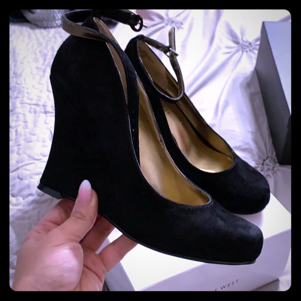 Nine west wedge black shoe size 6.
